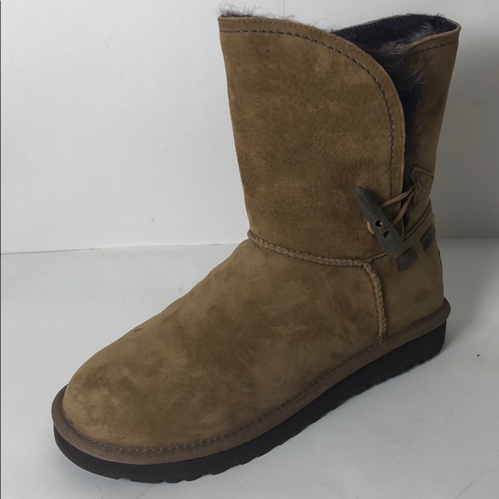 Ugg Boots Meadow Chestnut Short Boots  8 New